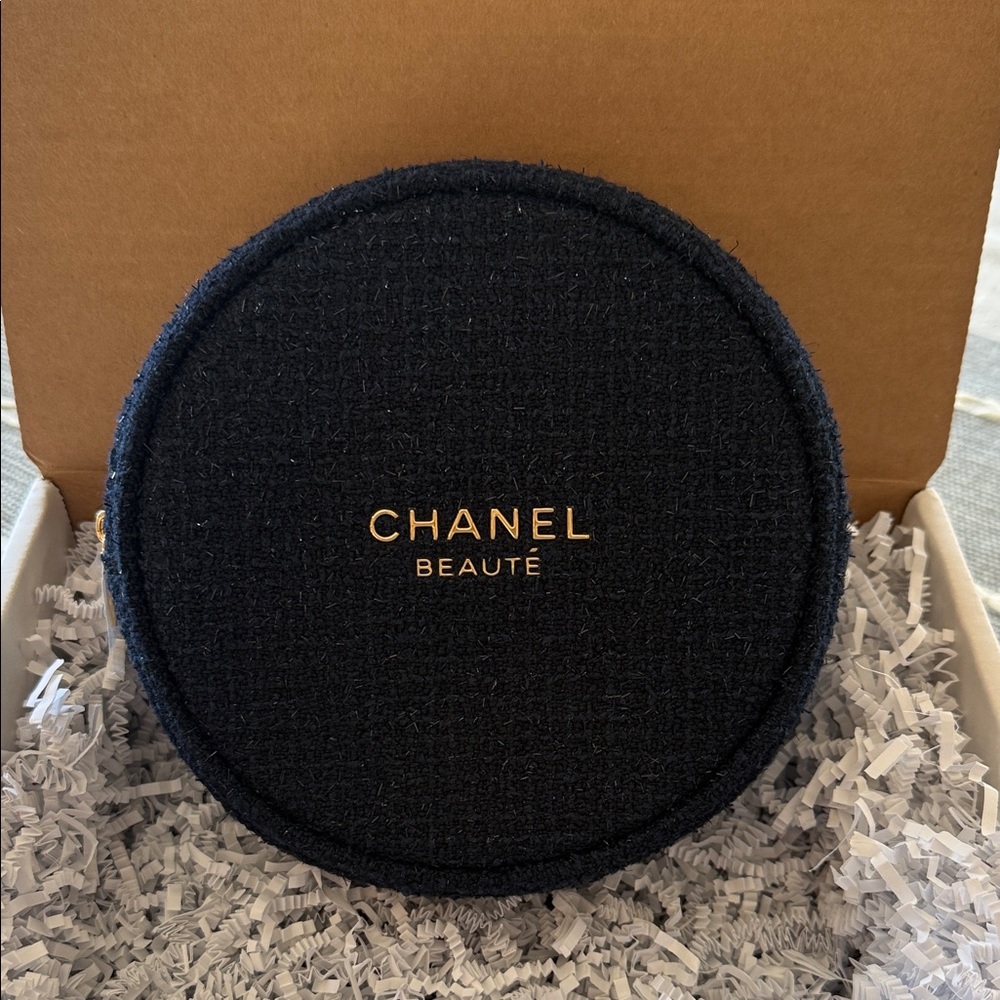 Chanel Beauté Pouch in White Gift Box